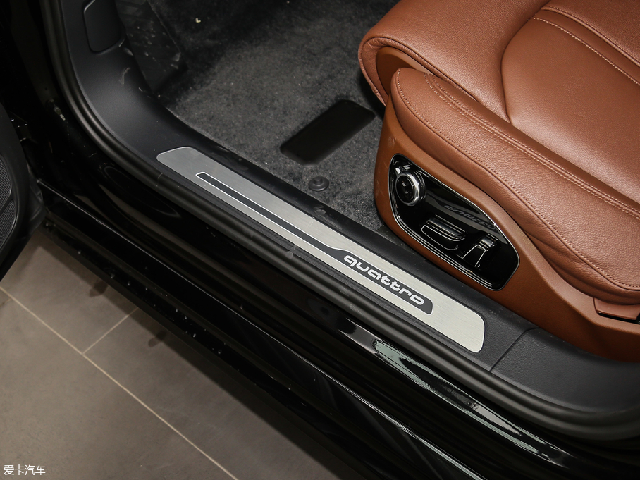 2017WA8 45 TFSI quattro ׿Խh