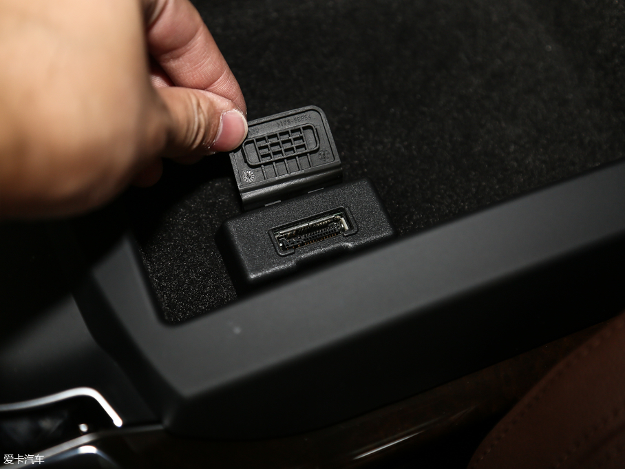 2017WA8 45 TFSI quattro ׿Խh