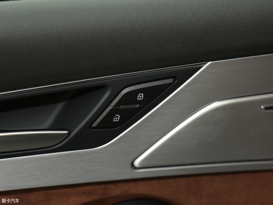 2017WA8 45 TFSI quattro ׿Խh