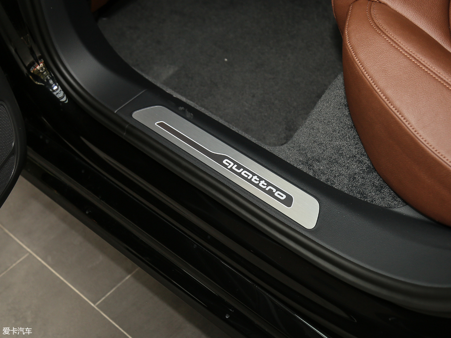 2017WA8 45 TFSI quattro ׿Խh