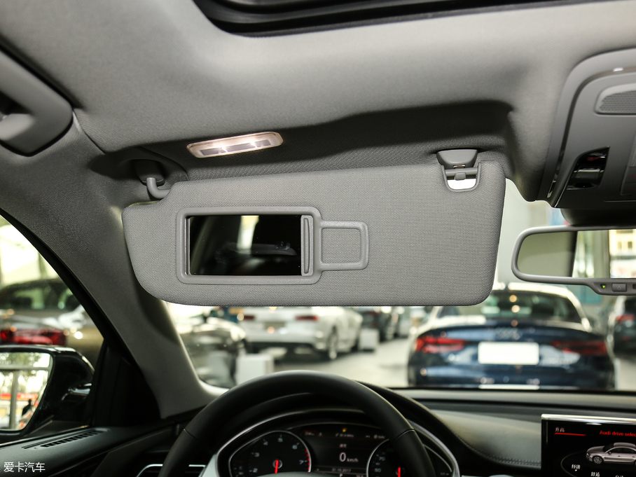 2017WA8 45 TFSI quattro ׿Խh