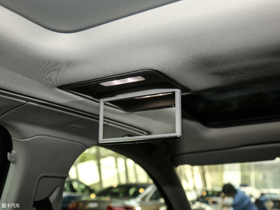 2017WA8 45 TFSI quattro ׿Խh