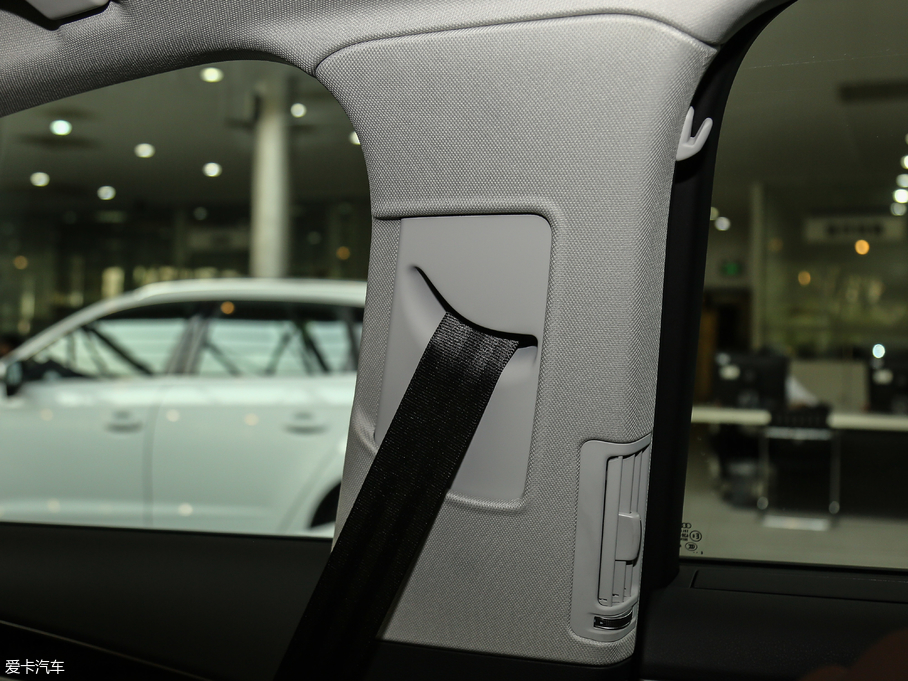 2017WA8 45 TFSI quattro ׿Խh