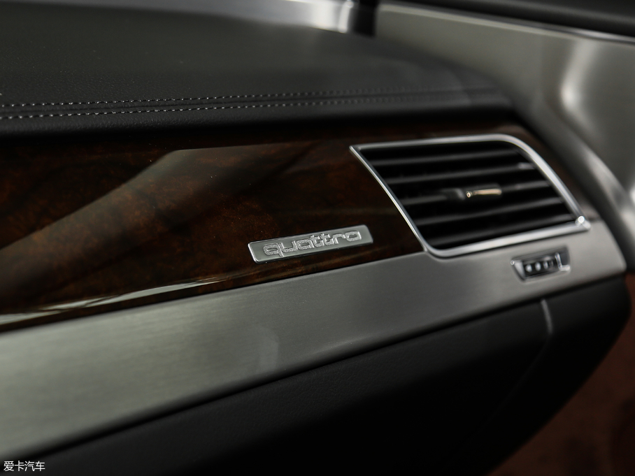 2017WA8 45 TFSI quattro ׿Խh