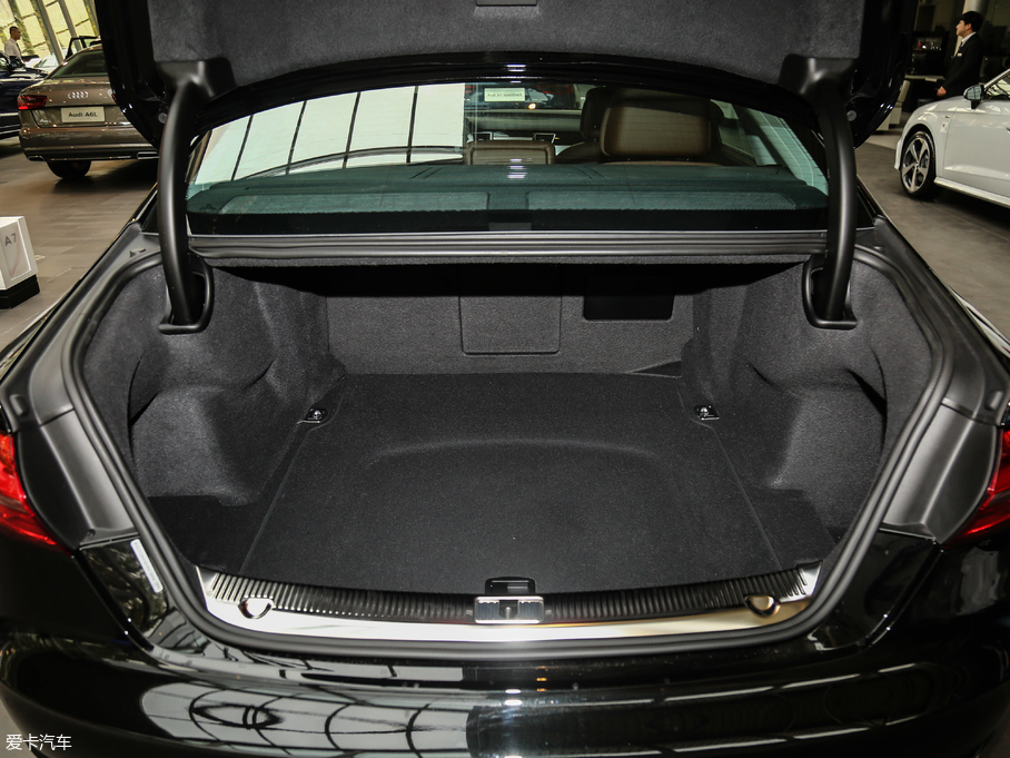 2017WA8 45 TFSI quattro ׿Խh