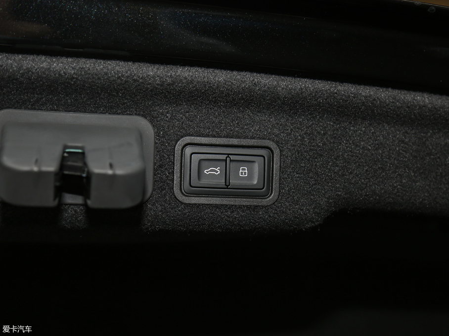 2017WA8 45 TFSI quattro ׿Խh