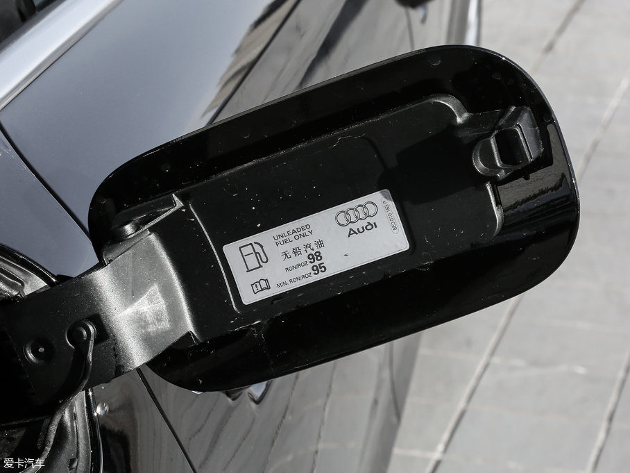 2017?yun)WA8 60 TFSI quattro A