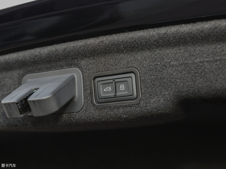 2017WA8 60 TFSI quattro A