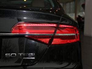 2017款50 TFSI quattro 尊贵型 尾灯