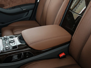 2017款6.3L W12 quattro 旗舰型 后排中央扶手