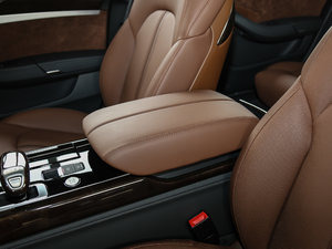 2017款6.3L W12 quattro 旗舰型 中央扶手箱