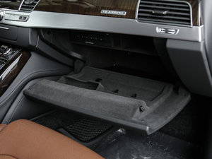 2017款6.3L W12 quattro 旗舰型 手套箱