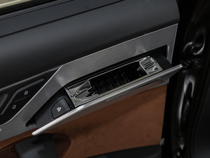 20176.3L W12 quattro Ş g