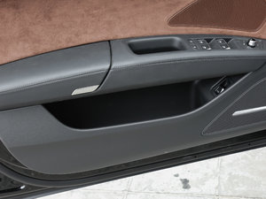 2017款45 TFSI quattro 豪华型 前门储物空间