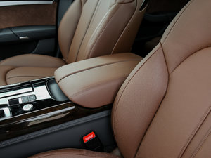 2017款45 TFSI quattro 豪华型 中央扶手箱