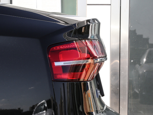 201760 TFSI quattro A ^