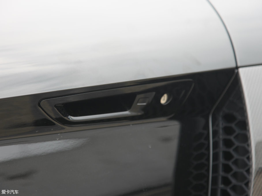 2017?yun)WR8 V10 Coupe