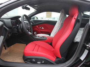 2017款V10 Coupe 前排空间