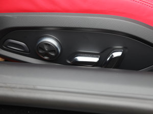2017款V10 Coupe 主驾驶座椅调节