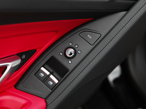 2017款V10 Coupe 主驾车窗控制区	