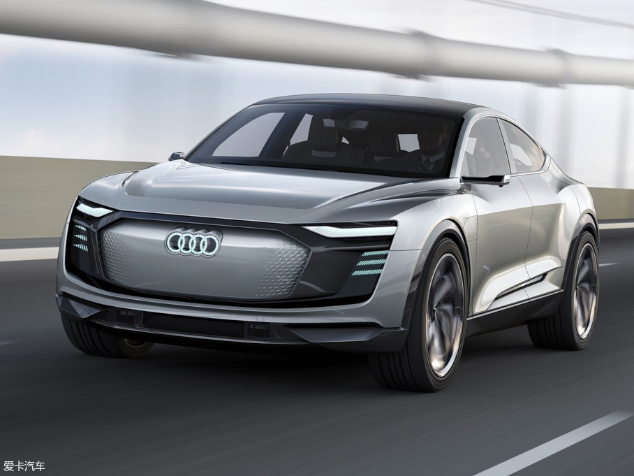 2017��W��e-tron(�M��) ����܇