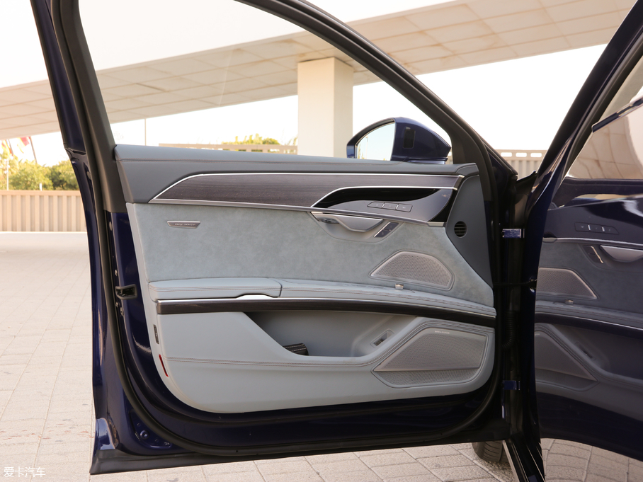 2018��?yu��n)W��A8 A8L ������