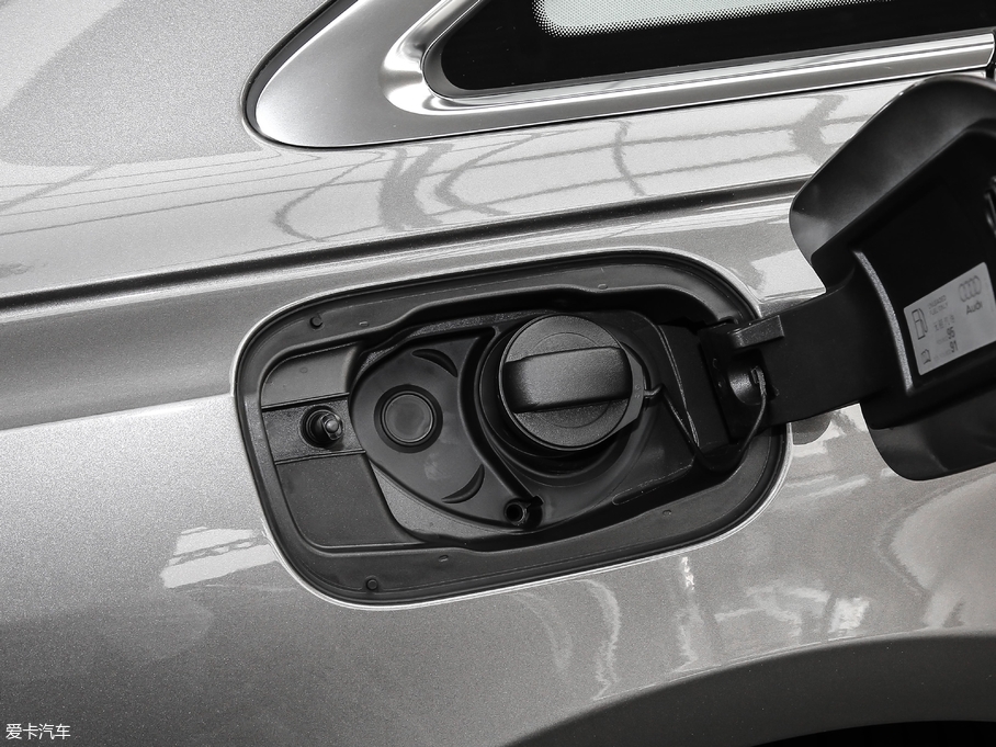 2018WA8 55TFSI quattro ͶŰ