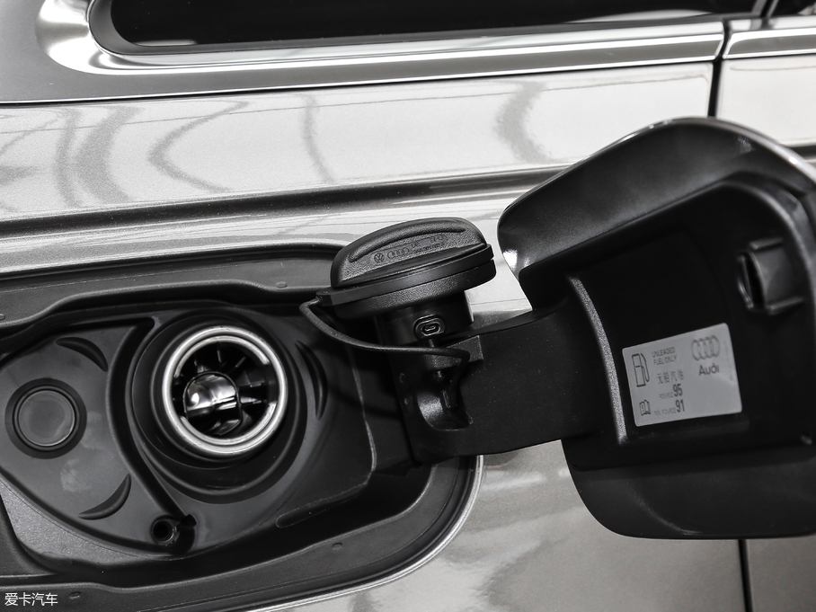 2018WA8 55TFSI quattro ͶŰ