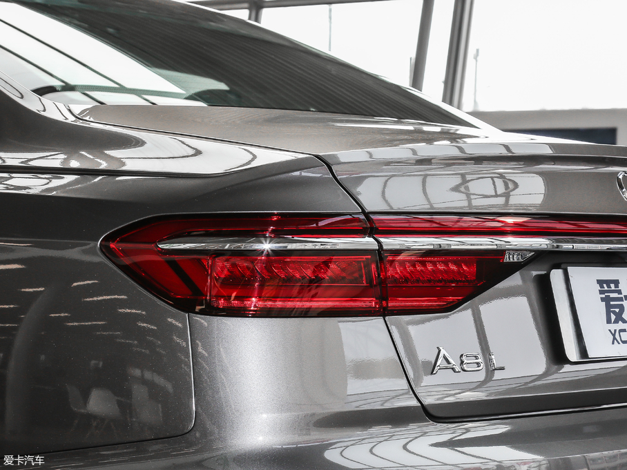 2018WA8 55TFSI quattro ͶŰ