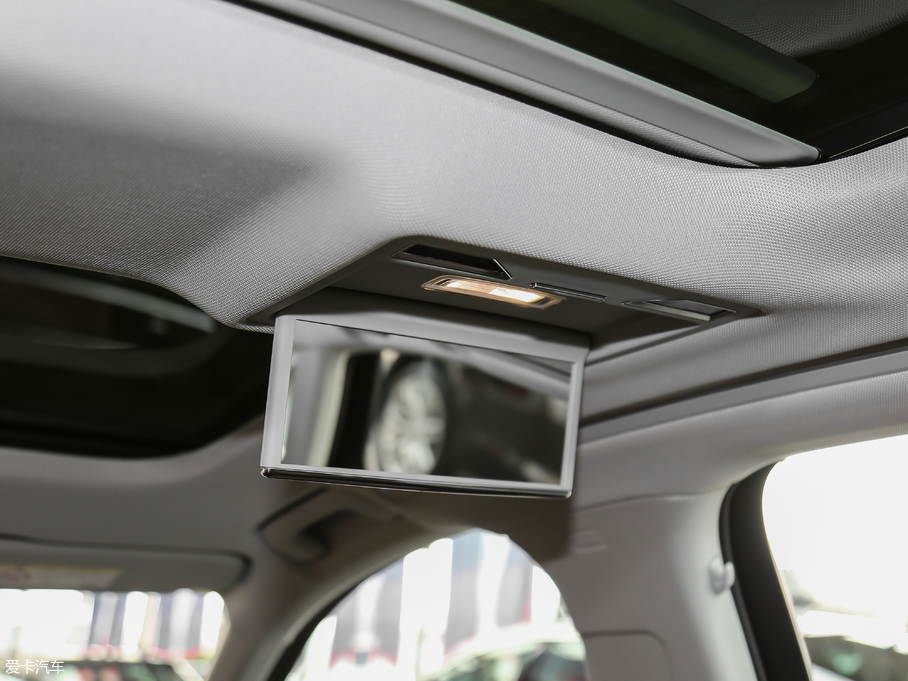 2018WA8 55TFSI quattro ͶŰ