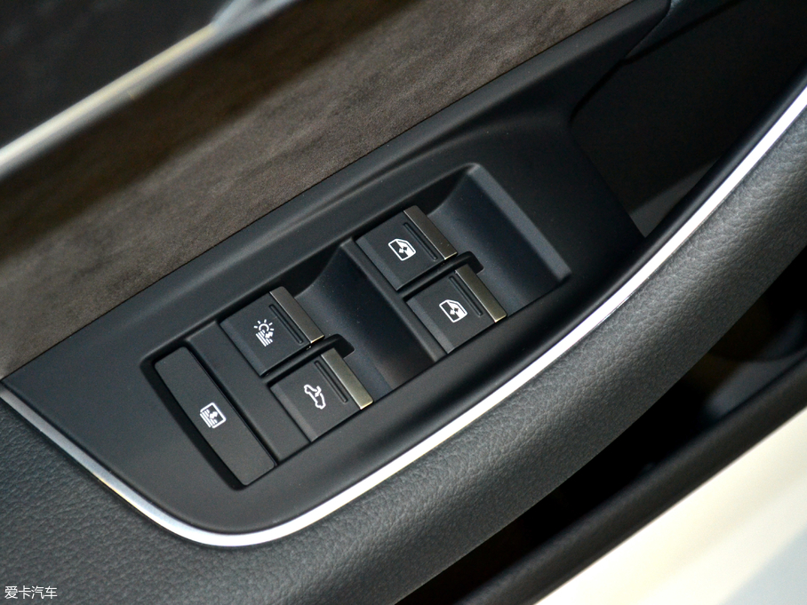 2018?yun)WA8 55TFSI quattro ӢͶŰ