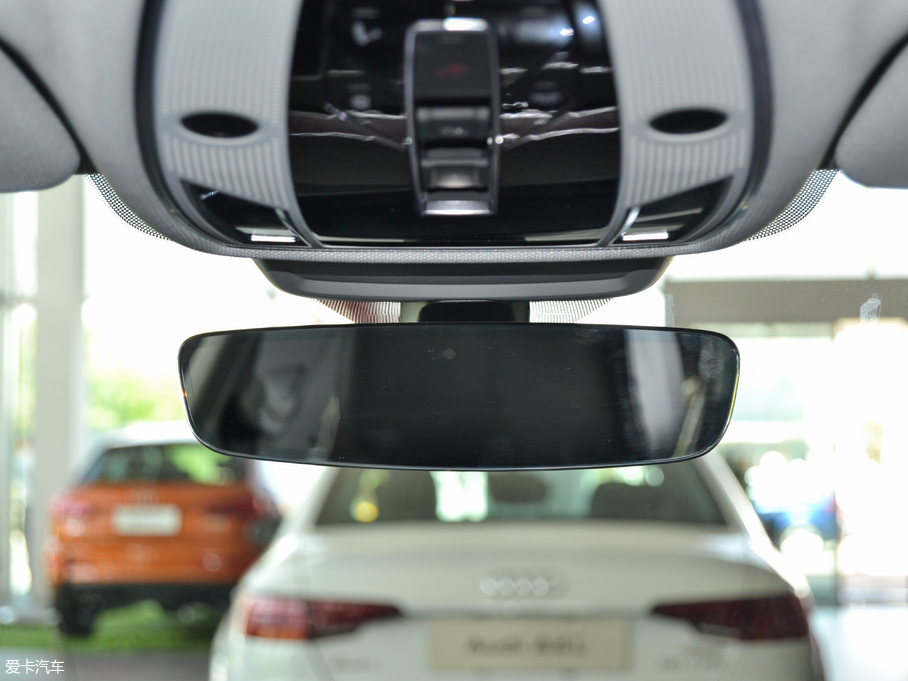 2018WA8 55TFSI quattro ͶŰ