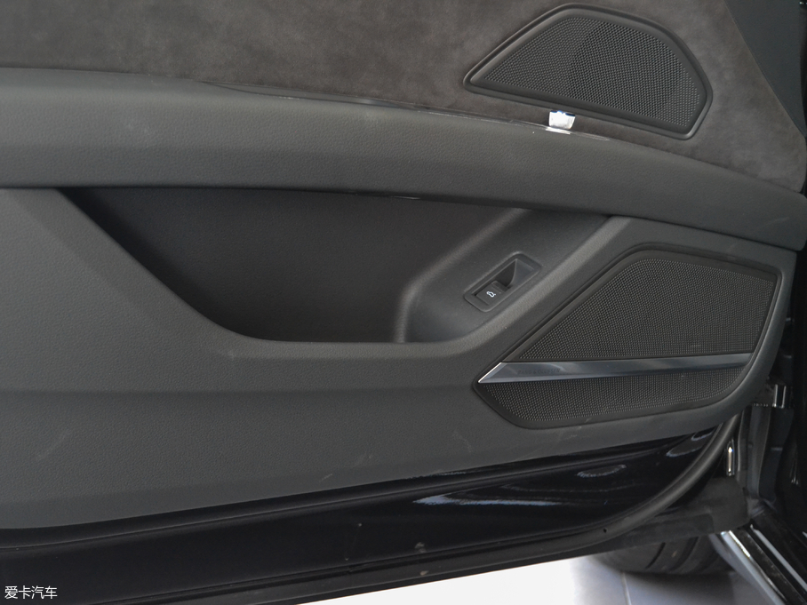 2018WA8 55TFSI quattro ͶŰ