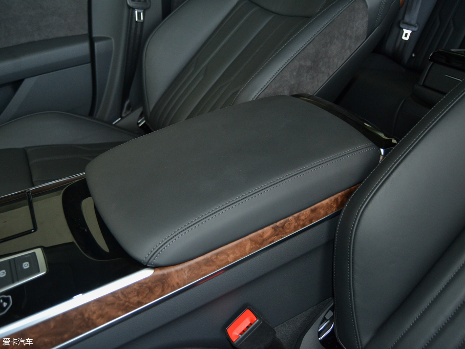 2018WA8 55TFSI quattro ͶŰ