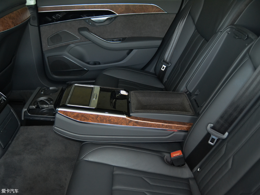 2018WA8 55TFSI quattro ͶŰ