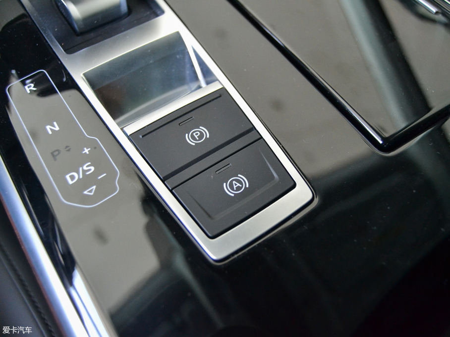 2018WA8 55TFSI quattro ͶŰ