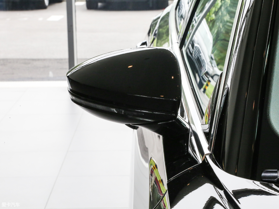 2018?yun)WA8 55TFSI quattro A