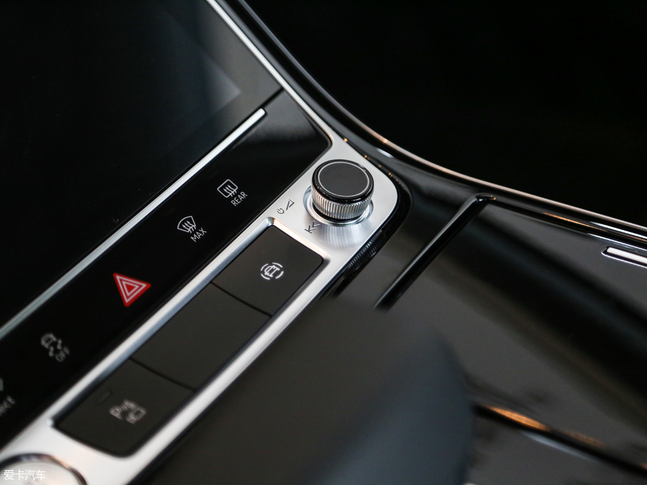 2018WA8 55TFSI quattro A