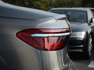 201855TFSI quattro A ^