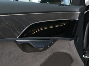 201855TFSI quattro ӢͶŰ g