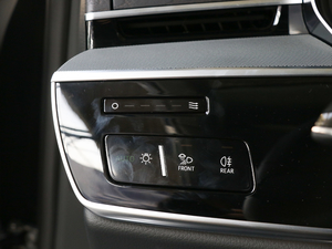 201855TFSI quattro ӢͶŰ п؅^