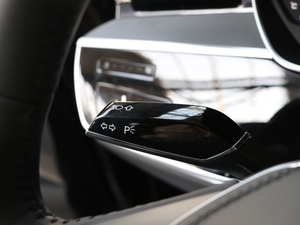 201855TFSI quattro ӢͶŰ п؅^