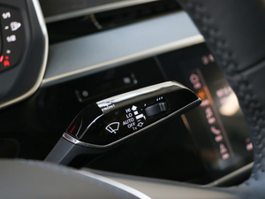 201855TFSI quattro ӢͶŰ п؅^