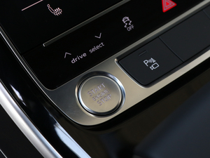 201855TFSI quattro ӢͶŰ п؅^