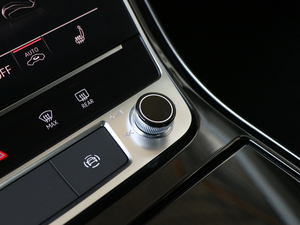 201855TFSI quattro ӢͶŰ п؅^