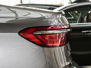 201855TFSI quattro ͶŰ ^