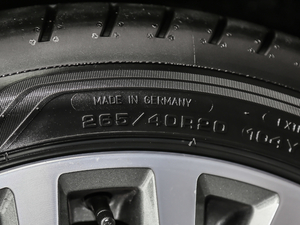 201855TFSI quattro ͶŰ ݆̥ߴ