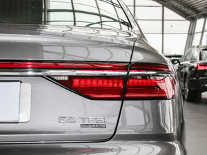 201855TFSI quattro ͶŰ β