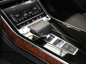 201855TFSI quattro ͶŰ QU