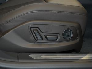 201855TFSI quattro ӢͶŰ g